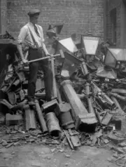 1930 A Workman Breaks Up Old Lampposts At Marylebone Old Photo