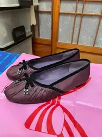 在飛比找Yahoo!奇摩拍賣優惠-「 全新 」 ESPRIT 女生平底鞋 35號（紫紅）鐵3