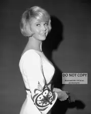 ACTRESS DORIS DAY - 8X10 PUBLICITY PHOTO (AZ857)
