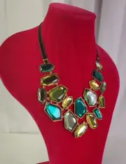 JOAN RIVERS BRAND NEW & RETIRED FACETED LARGE CRYSTAL BIB NECKLACE. NIB $99.99