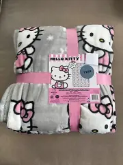 Hello Kitty Twin Grey Daisy Plush Blanket 60x90