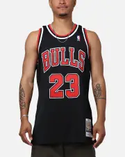 [MITCHELL & NESS] Mitchell & Ness Chicago Bulls Michael Jordan '97-'98 #23 Authentic Nba Jersey Black - Size S S Black