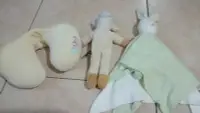 在飛比找Yahoo!奇摩拍賣優惠-有機安撫巾 娃娃 枕頭 combi 麗嬰房 Aprica