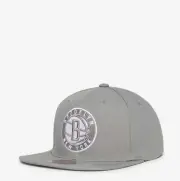 MENS MITCHELL & NESS NBA BACK TO BASICS SNAPBACK NETS - GREY