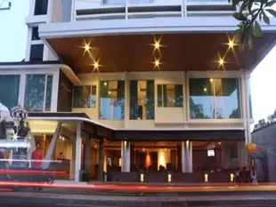 高級萊吉安酒店Premium Legian Hotel