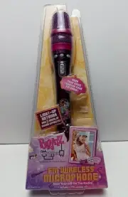 NEW SEALED Bratz Plugged In FM Wireless Microphone Lights Up PLAYS THROUGH RADIO