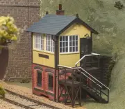 Peco LK-715 Lineside Signal Box Kit - Brick Base O Gauge