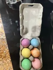 New! COLORFUL EGG SHAPED SHOAPS IN EGG CARTON LOT4497