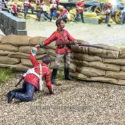 W.Britain 20218 "More Ammo Man!" Lt. Chard and 24th Handing Off Ammo (Britains)