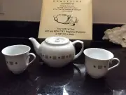 LIZ CLAIBORNE New Porcelain Teapot & 2 Cup Set DELIGHTS TO A TEA 4 Pc Teapot Set