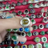 在飛比找蝦皮購物優惠-綠色橄欖石戒指 Minimalist Alpaca 戒指
