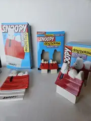 Peanuts / Benjamin & Medwin : Snoopy Ceramic Doghouse Cookie Jar….Lot Of 4