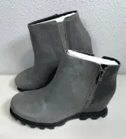 NWB Sorel Womens Joan of Arctic Wedge III Zip Ankle Wedge Bootie Quarry Black 10
