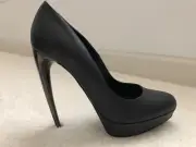 ALEXANDER MCQUEEN Black Leather Pumps Scarpa Belle S. Cuoio with Horn Heel