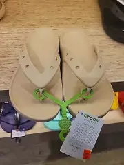 CROCS CLASSIC FLIP V2 SHITAKE MENS 11 - NEW SHIPS FAST!!!