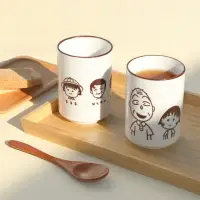 在飛比找momo購物網優惠-【櫻桃小丸子】湯吞杯(日式湯吞杯 手握杯 茶杯 陶瓷杯子 餐