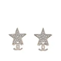 在飛比找momo購物網優惠-【CHANEL 香奈兒】CC Logo 水鑽星星造型針式耳環