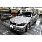 BMW E90 內裝髮絲紋 內飾板貼膜 內裝包膜 核桃木改色 勳黑貼膜 熏黑車燈 中控貼膜 汽車貼膜 汽車包膜 320