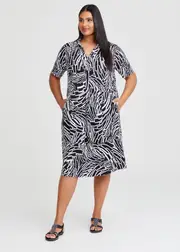 [TS] Plus Size Women's Abstract Luna Collar Tulip Dress Size 22 in Black / White Print - Taking Shape Black / White Print