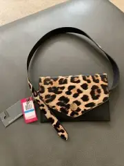 Vince Camuto Envelope Purse Bag With Belt Leopard Size L Animal Print Fanny