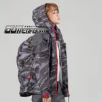 【OUTPERFORM雨衣】城市遊俠背包款兩截式風雨衣(迷彩背包款)