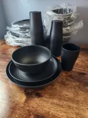 New Outdoor Camping Set Of 32 Piece Black Plastic Dinnerware