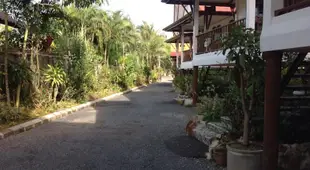 威曼布裏度假酒店 Wimaanburi Resort