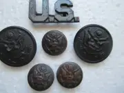 U S World War I US insidnia and buttons