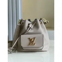 在飛比找蝦皮購物優惠-二手Louis Vuitton LV Lockme Buck