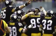 Pittsburgh Steelers QB Terry Bradshaw victorious with team during - Old Photo