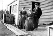 Moonah Tasmania 1905 - A man and two women outside a weatherboard - Old Photo