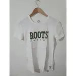 1580全新正品特價🔥ROOTS 女 復古翻玩字樣 短袖T恤 棉T 白S