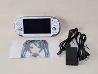 在飛比找Yahoo!奇摩拍賣優惠-PS VITA初音未來 名伶計畫F 同捆限定主機 美品