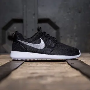 NIKE Roshe One Shoe 511882-094 黑/白/銀勾 運動休閒 女【US.6.5】