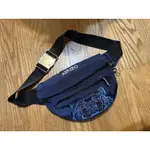 「極新品」法國老佛爺百貨購入 KENZO 高田賢三 虎頭 藍 側背包 腰包 斜背包 小包 北部可面交，用不到10次。