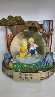 NEW!Disney Big Snow Globe WINNIE the POO Blow and Music in original BOX RARE!!