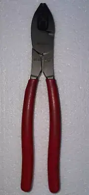 Snap On Tools 9" Soft Grip Red Handled Lineman's Pliers