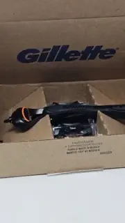Gillette 5-Blade Fusion5 Razor - (1) Razor & (4) Cartridges