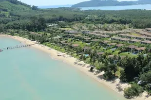 布吉椰島村舍度假酒店The Village Coconut Island Beach Resort Phuket