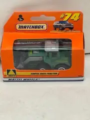 1999 MATCHBOX SUPERFAST #74 GREEN SHOVEL NOSE TRACTOR WITH GRAY BUCKET NEW IN BO