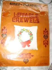 AIMEE CREATIONS Lovable Crewels Kit- Holiday Wreath-4" X 5" on Linen- Sealed