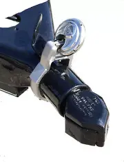 The Collar Hammerblow/Bulldog/Ram Coupler Lock with Master Lock Discus Padlock
