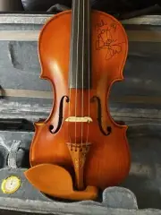 Violin Autograph By The Cajon Fiddle Queen Amanda Shaw