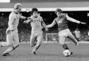 Vladimir Petrovic, Neil Aspin Arsenal v Leeds United 1983 FOOTBALL OLD PHOTO