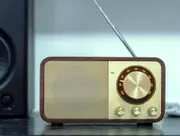 Portable Bluetooth Speaker with FM Radio Vintage Radio with SD/USB Memory Music Player Function