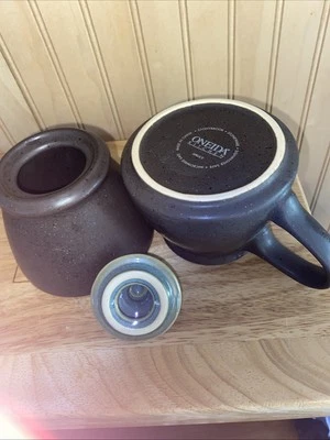 Oneida Creamer And Sugar Set
