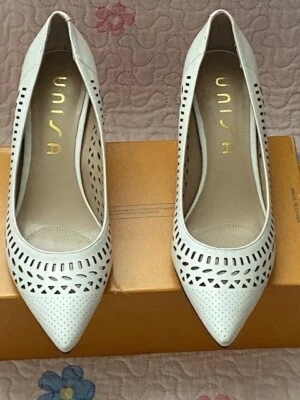 Unisa Women White Shoes size 7.5 M NEW