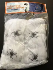 Halloween Spider Webs with Plastic Spiders (2oz, White) Halloween Decor [NEW]