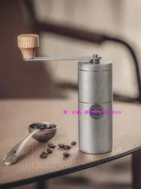 在飛比找Yahoo!奇摩拍賣優惠-咖啡機日本青芳磨豆機不銹鋼咖啡豆研磨器手動復古磨豆磨粉器手搖