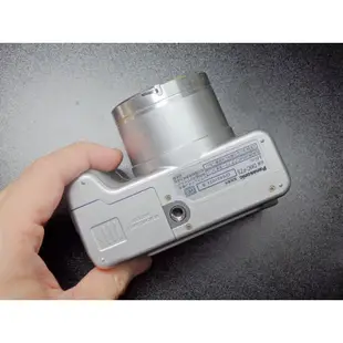 <<老數位相機>> PANASONIC LUMIX DMC-FZ5  (CCD / LEICA 鏡頭12倍變焦 /銀)